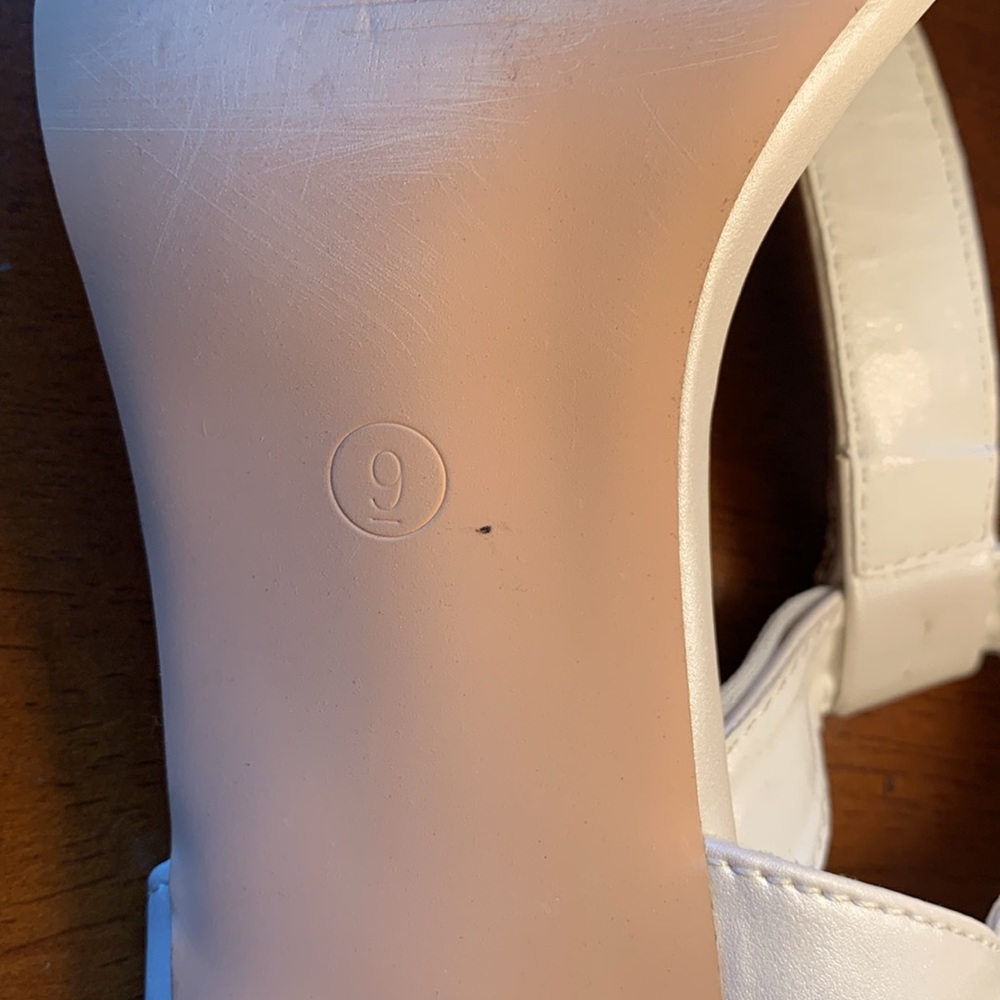 David’s Bridal Women’s size 9 Wedding Shoes White - Picture 3 of 4